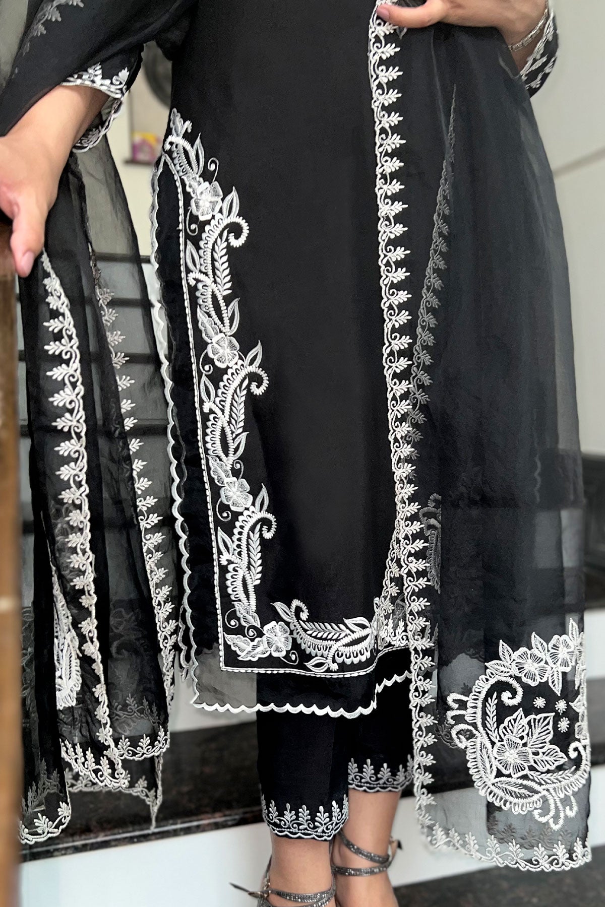 Feriha Embroidered Dupatta – Shiza Ahmed Label